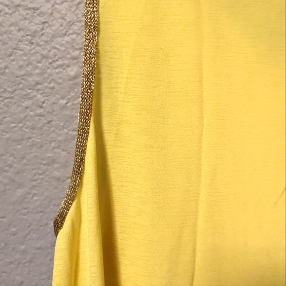 🔥SALE🔥 Spence Sleeveless Yellow Top Gold Embellishments Hi Low Sz. XL - Picture 4 of 12